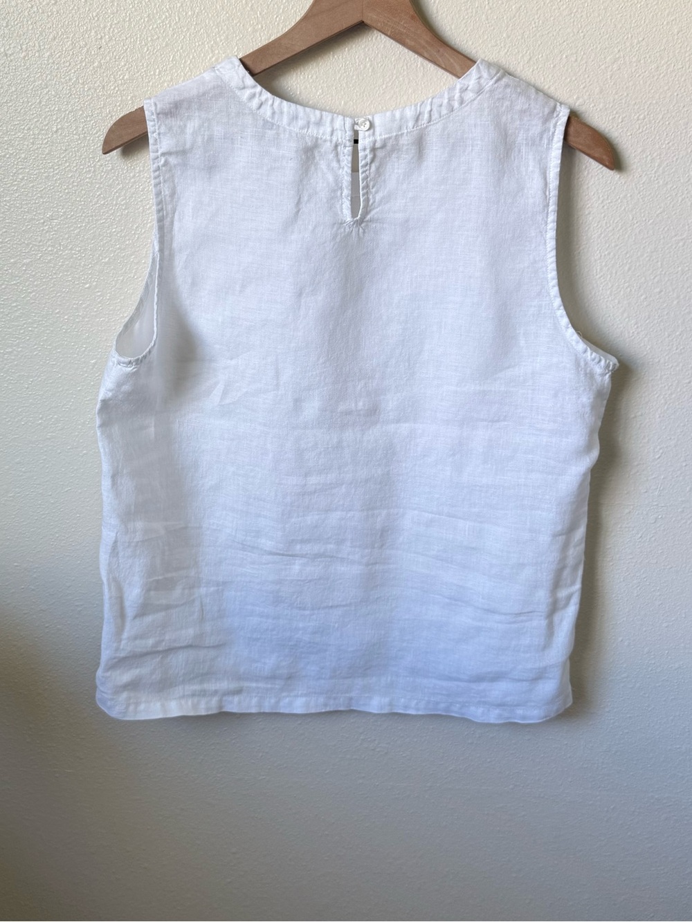 Quince Women's White Linen Sleeveless Tank Top - Picture 3 of 3